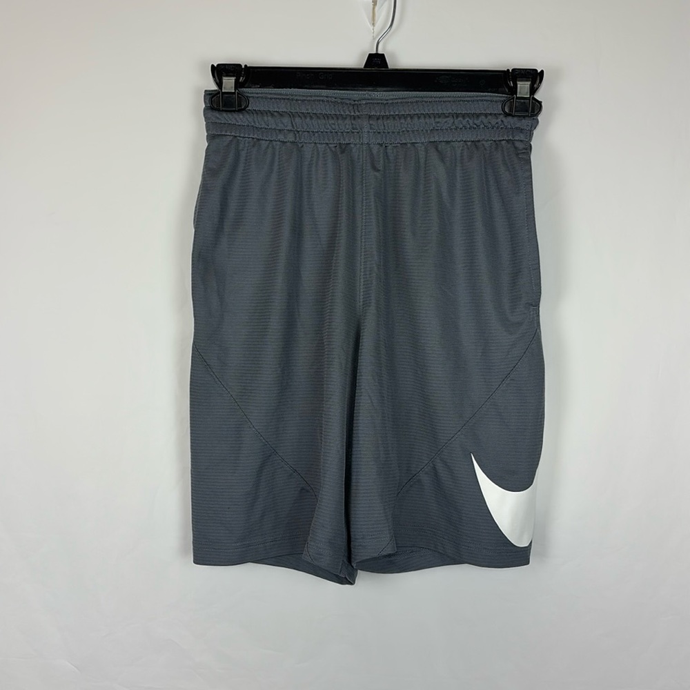 NIKE Men’s Athletic Shorts Size Medium Gray with Pockets huge White SWOOSH